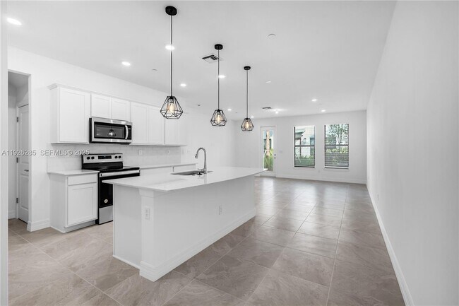 Foto del edificio - 8356 NW 7th Pl