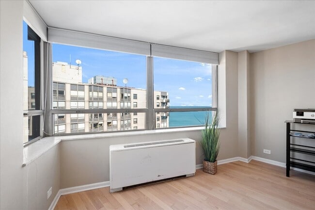 Foto del edificio - 5701 N Sheridan Rd