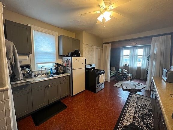 KITCHEN - 227 Maverick St