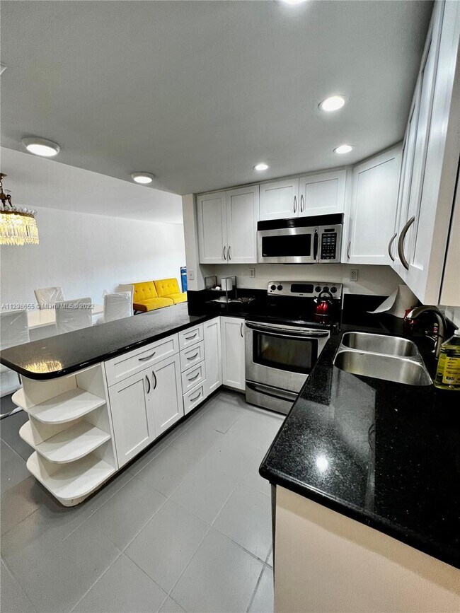 Building Photo - 3860 NE 170th St  202 North Miami Beach Fl...