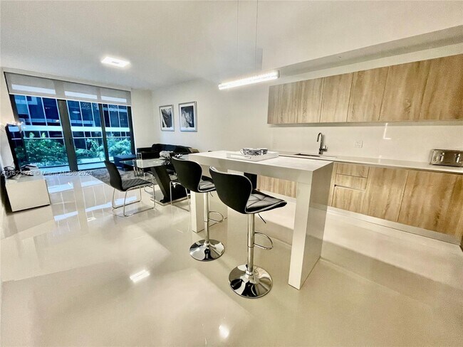 Foto del edificio - 2960 NE 207th St