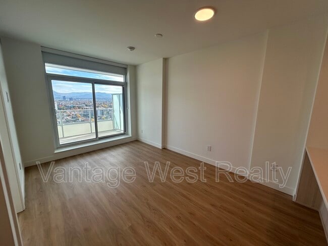 Building Photo - 1626 Water St