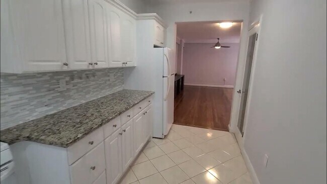 Building Photo - 1471 Beacon St