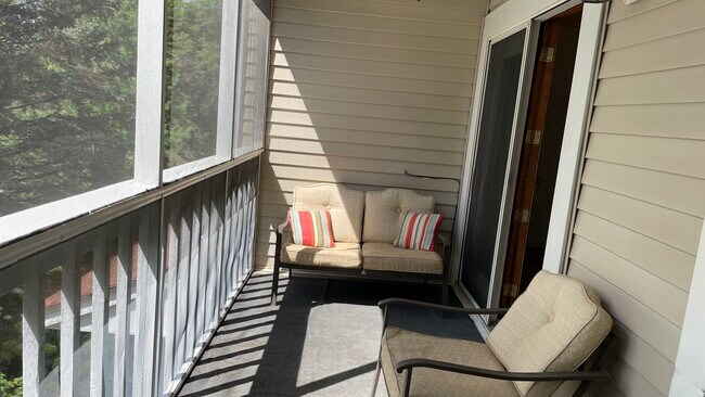 Foto del edificio - 5330 Highpointe Dr