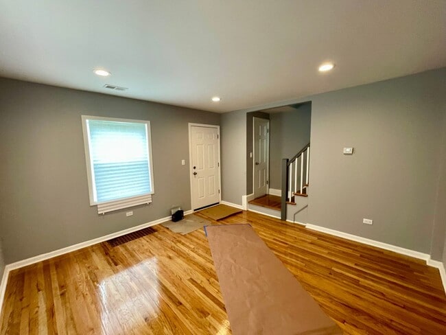 Building Photo - Available Now. Newly Rehabbed 3 bed 1.5 ba...