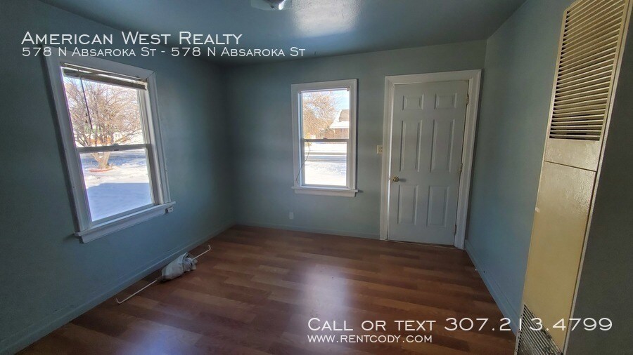 Building Photo - 578 N Absaroka St