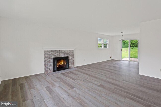 Building Photo - 7106 Jayhawk St