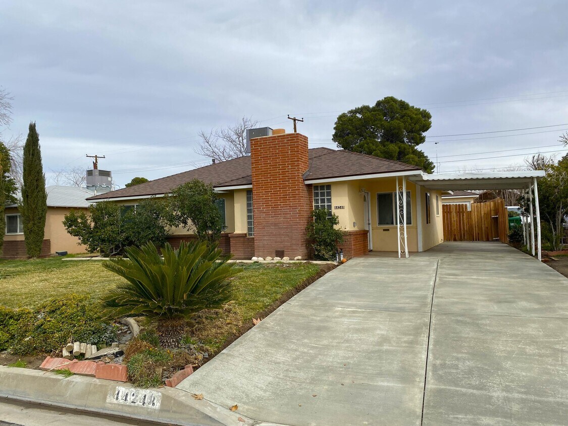 44248 Glenraven Rd, Lancaster, CA 93535 House Rental in Lancaster, CA