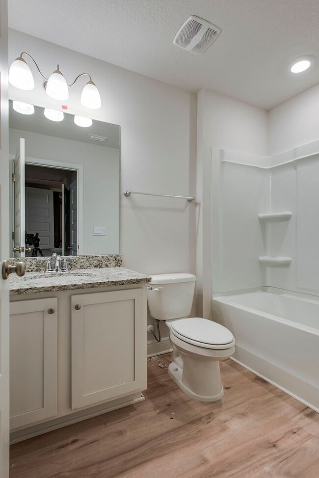 Building Photo - NEWER LUXURY TOWNHOME IN SANTA ROSA BEACH