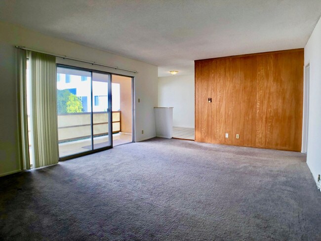 Foto del edificio - 912 W Beach Ave