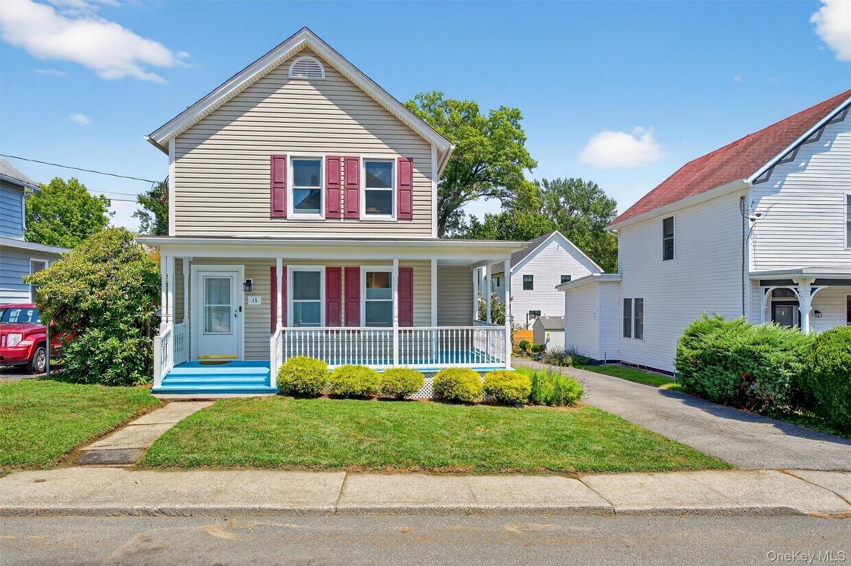 Primary Photo - 15 Maple St