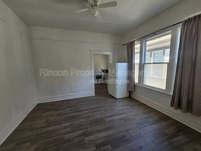 Building Photo - 127 S B St