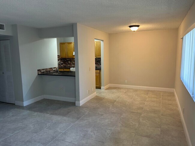 Foto del edificio - 813 Meadows Cir