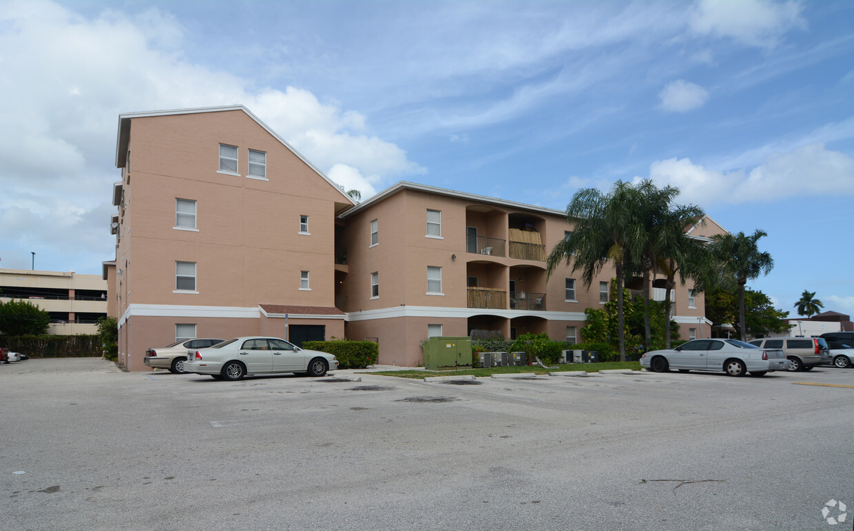 Primary Photo - The Courtyards on Flagler