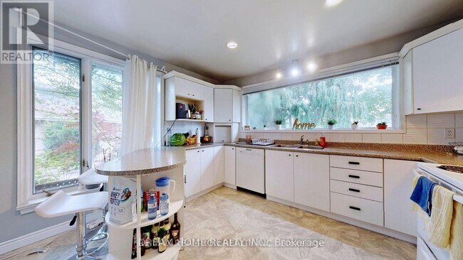 Photo du bâtiment - 24 Morewood Crescent