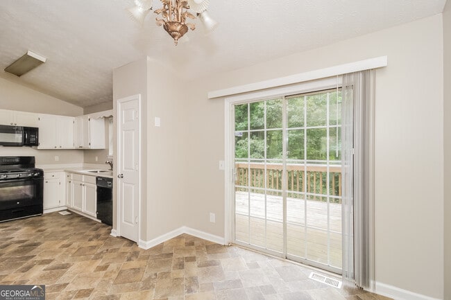 Building Photo - 124 Emerald Pines Dr