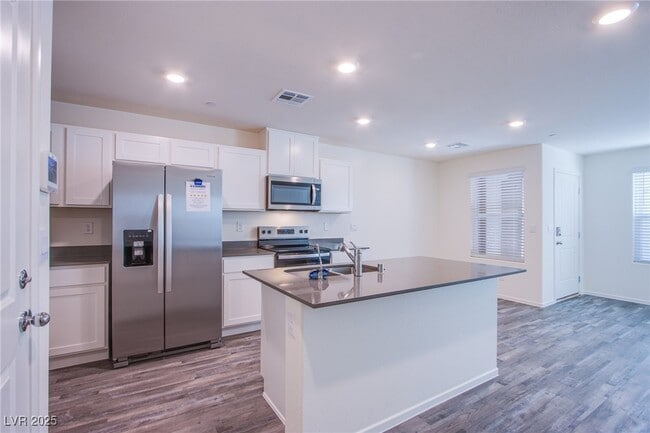 Building Photo - 4949 Fern Mesa Ave