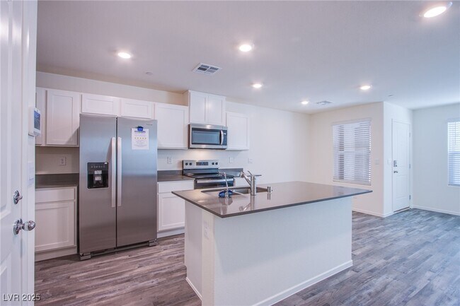 Foto del edificio - 4949 Fern Mesa Ave