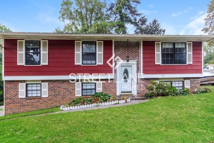 Primary Photo - Charming 5 Bedroom in Knoxville, TN!!
