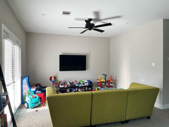 Building Photo - 16610 Oasis Mdw Ln