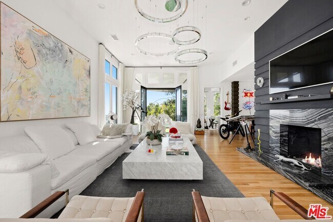Foto del edificio - 9314 Lloydcrest Dr