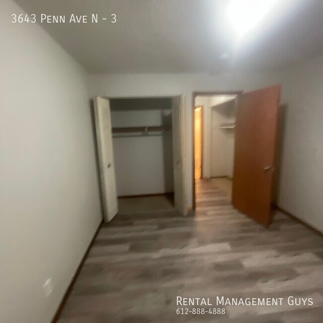 Building Photo - 1 Bedroom Apartment Available Immediately!