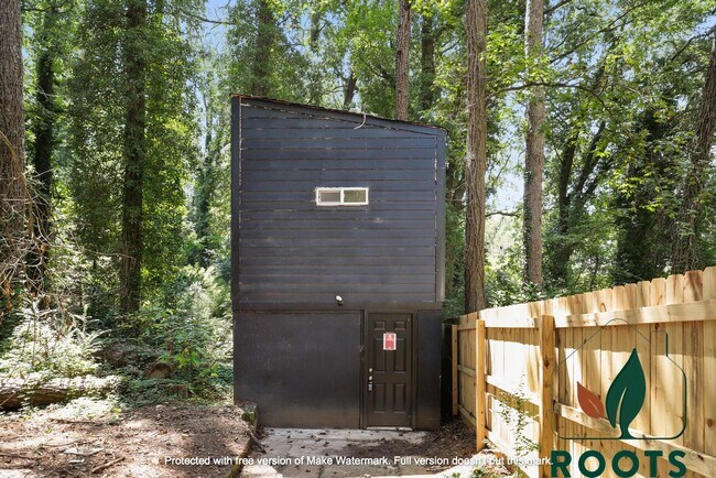 Building Photo - 1626 Mayflower Ave SW