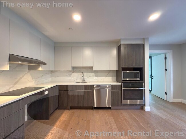 Building Photo - 9 Central St