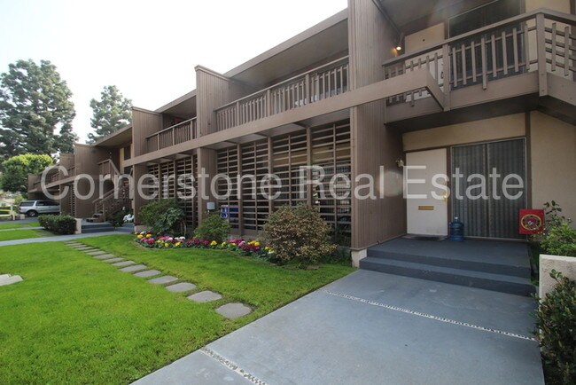 Building Photo - 512 E Sandra Ave