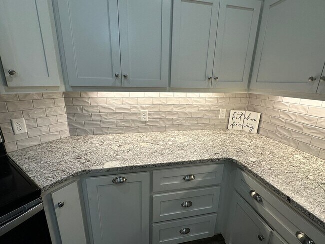 Foto del edificio - Charming 3-Bedroom Home Near Moody AFB with Modern Amenities and Fenced Backyard