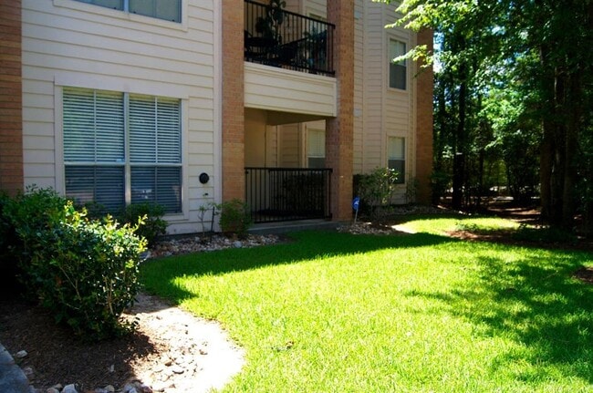 Building Photo - 8051 Bay Branch Dr
