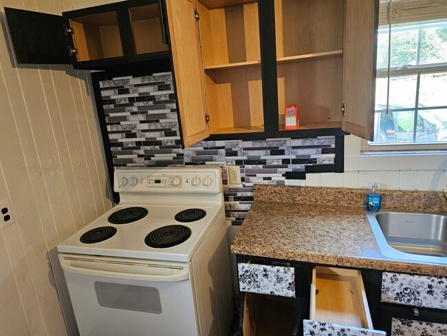 Foto del edificio - 451 Cook Rd