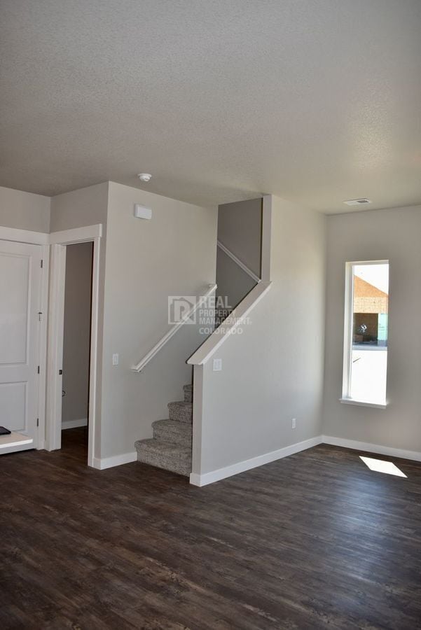 Building Photo - 4104 S Park Dr
