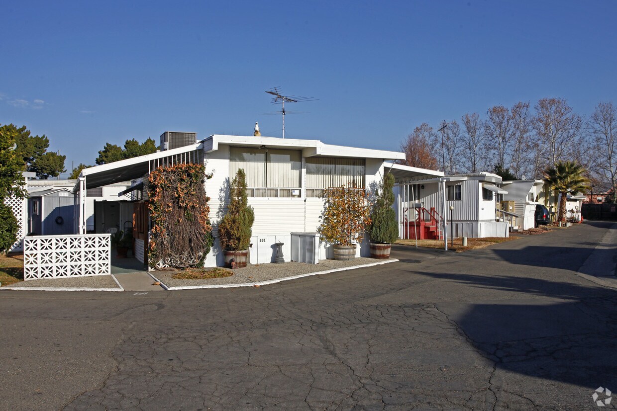 Primary Photo - 902 Del Paso Blvd