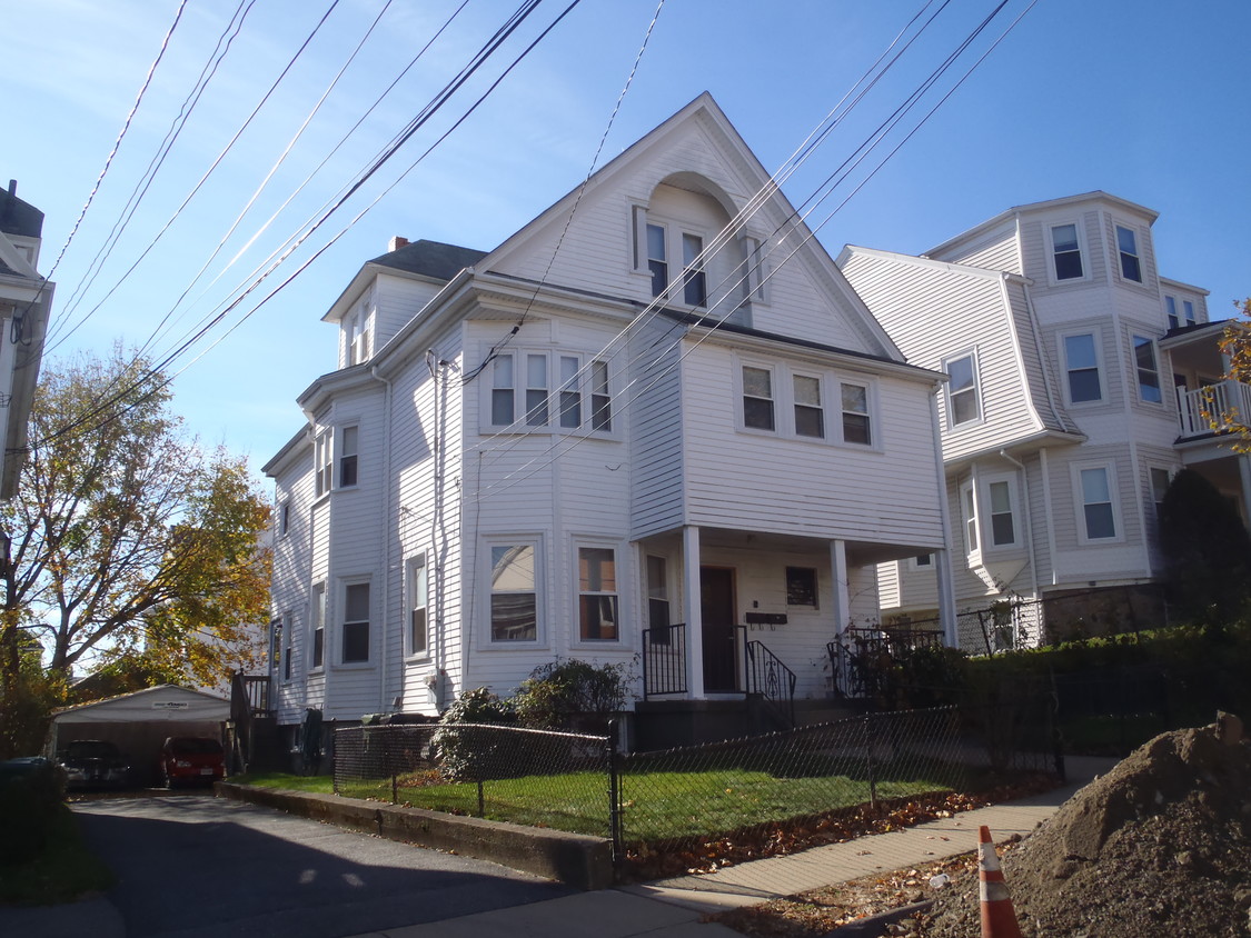 Primary Photo - 143 Spruce St