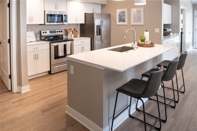 Building Photo - 543 Championship Dr