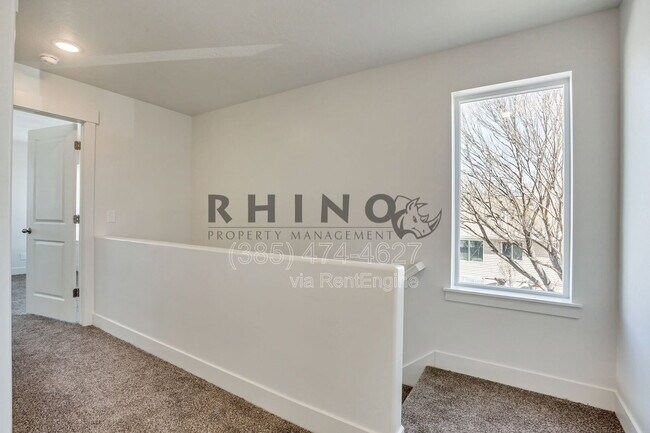 Foto del edificio - 834 Lennox St