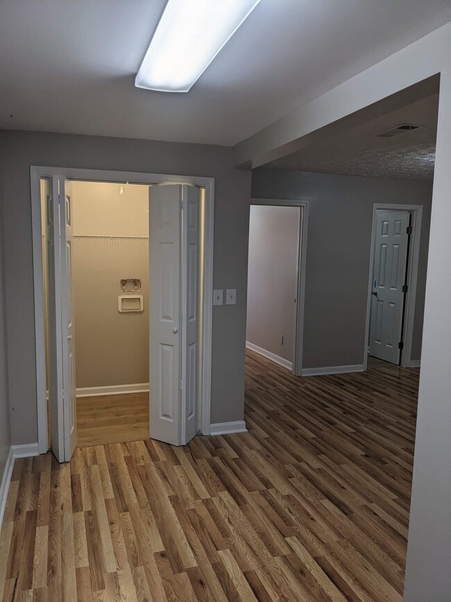 Foto del edificio - 6339B Gaines Ferry Rd