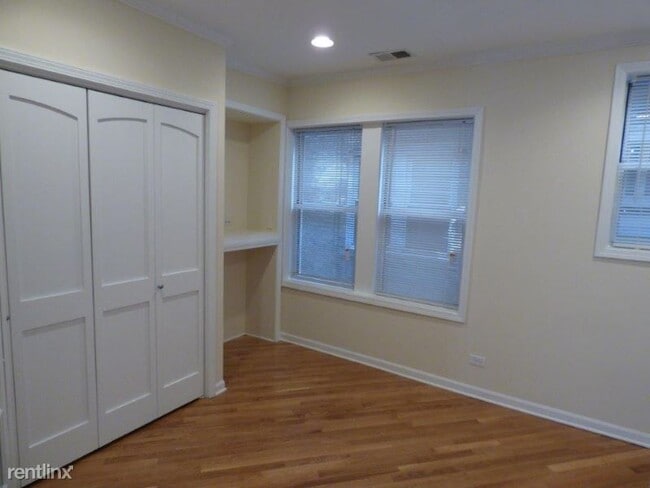 Building Photo - 2053 W Summerdale Ave