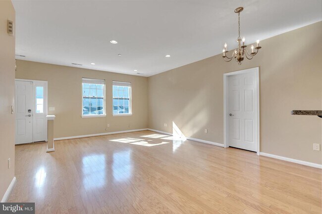 Building Photo - 4461 Driftwood Dr