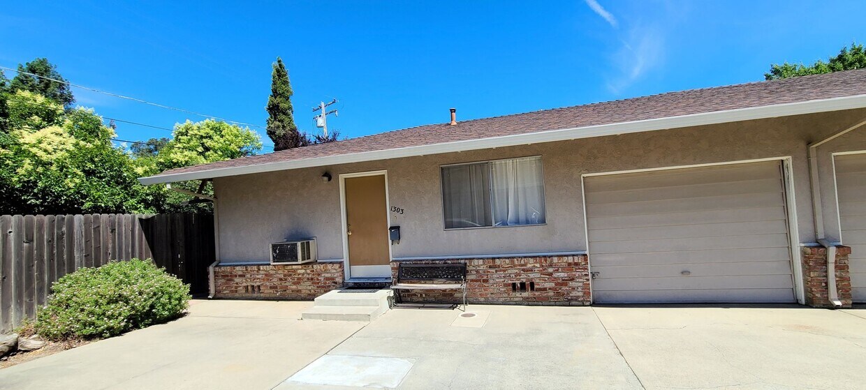 Primary Photo - 2 Bed duplex in the heart of Davis