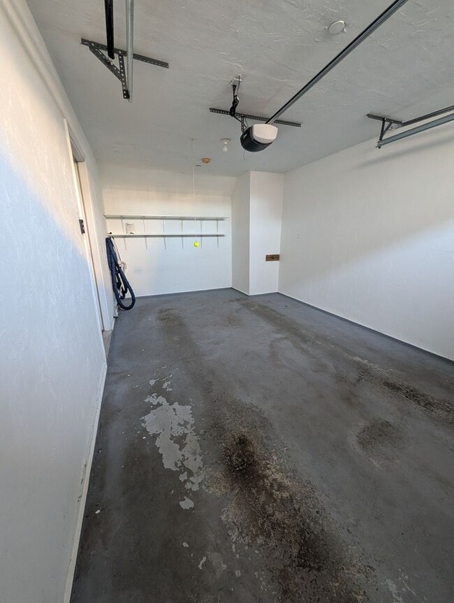 Foto del edificio - Stunning Lakeside Condo on Lake Quinsigamond – 2 Bed, 2.5 Bath + Garage