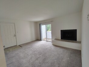 Building Photo - 600 Reusens Rd