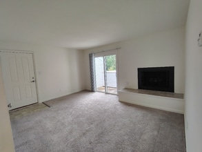 Building Photo - 600 Reusens Rd