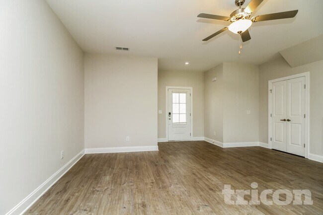 Building Photo - 121 Dimaggio Dr