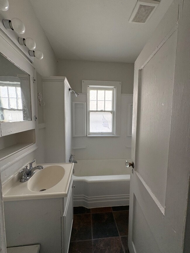 Foto del edificio - 609 N Madison St