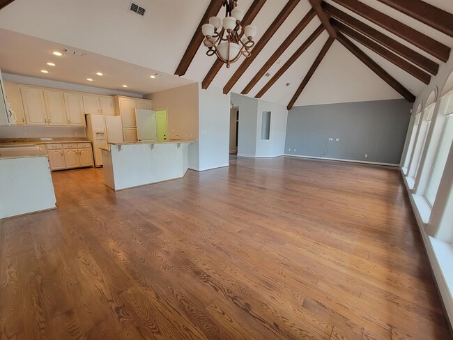 Building Photo - 210 Rio Grande Dr