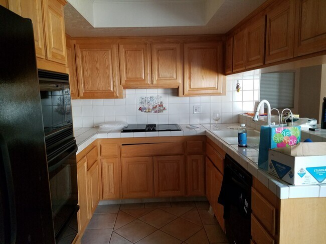 Kitchen - 1013 Cumberland Plz