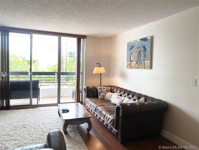 Foto del edificio - 3530 Mystic Pointe Dr