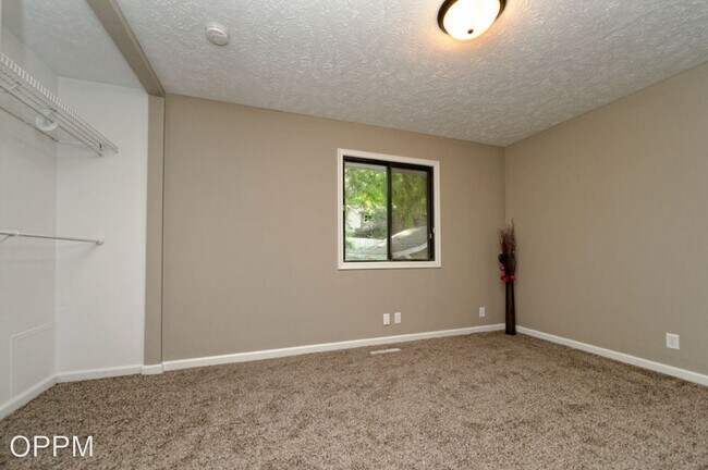Building Photo - 3 br, 2 bath House - 6511 S. 151st St.